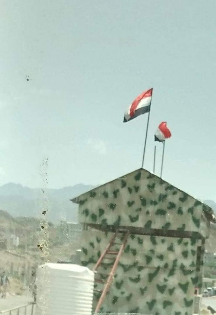 نقطة أخوانية على طريق التربة تعز لفرض الجبايات على الطريقة الحوثية