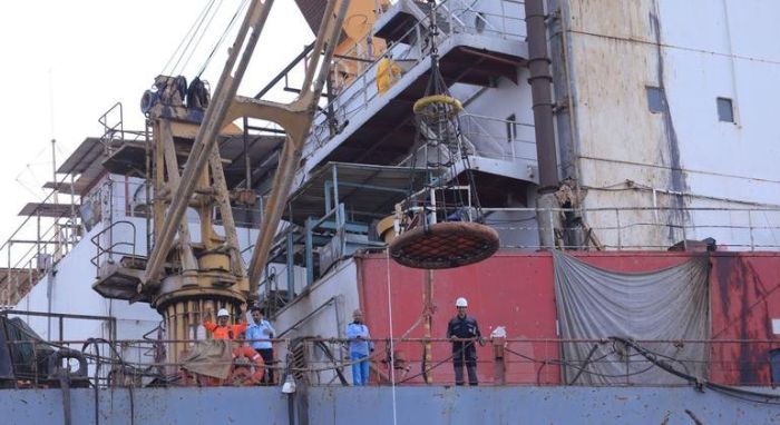 تفريغ 94 % من كمية النفط من خزان الناقلة صافر وانتهاء المشكلة