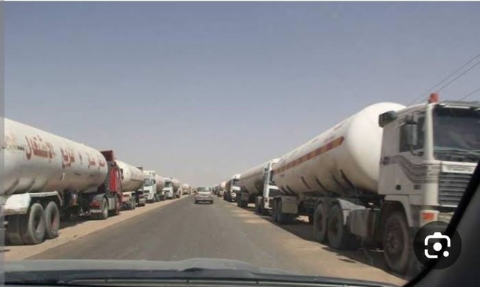  تحذيرات من أزمة في الغاز بسبب إضراب مالكي المقطورات في صافر مأرب