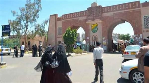 مصادر أكاديمية: عزوف الطلاب عن الالتحاق بجامعة صنعاء بسبب جبايات عصابة الحوثي