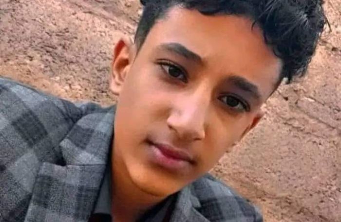 والدة الطفل المقتول غالب البركاني تهدد بإحراق نفسها