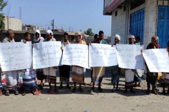 وقفة احتجاجية في ابين تنديدا بتدمير للقنوات الزراعية