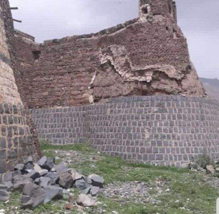 قصر غمدان معرض للانهيار ونهب حوثي لمساعدات الصيانة والترميم