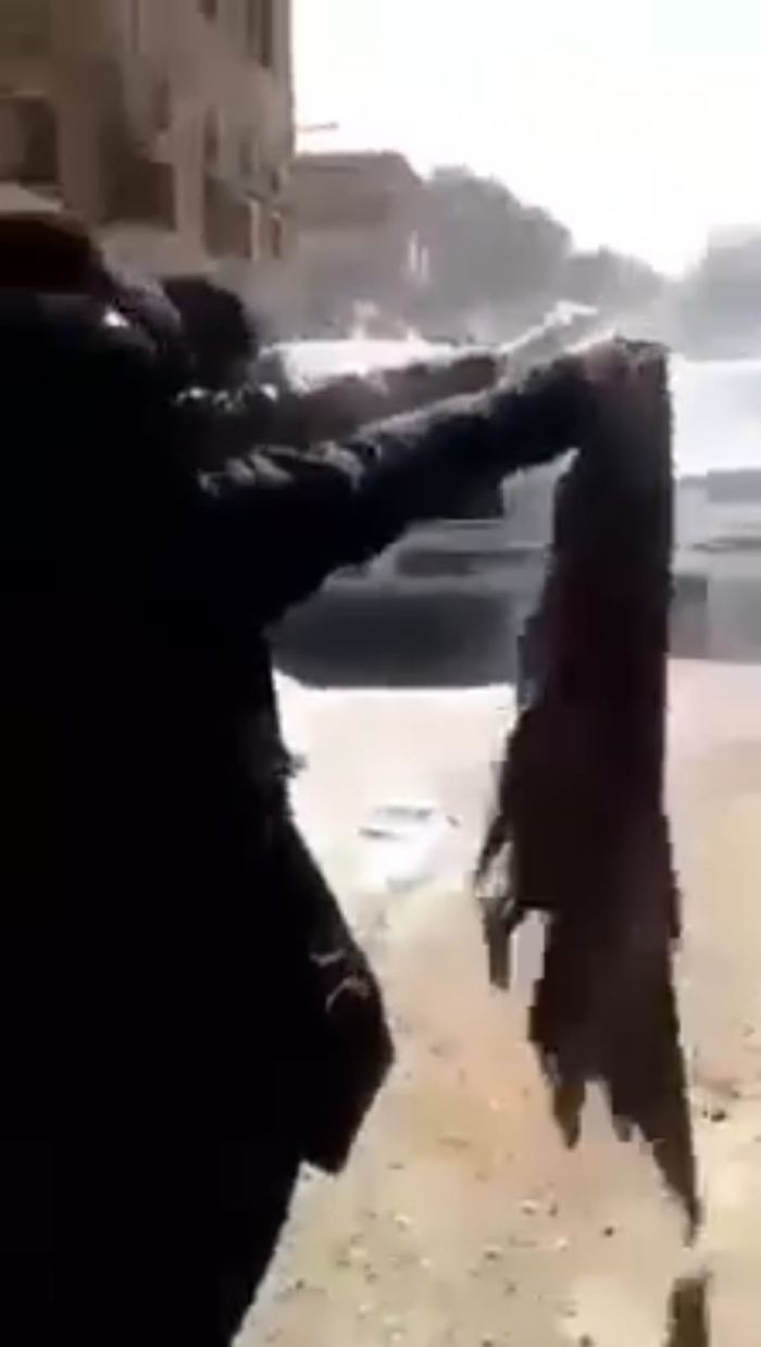 إضراب المعلمين يكشف حجم ما تنهبه القيادات الحوثية من إيرادات تقدر بمئات المليارات  