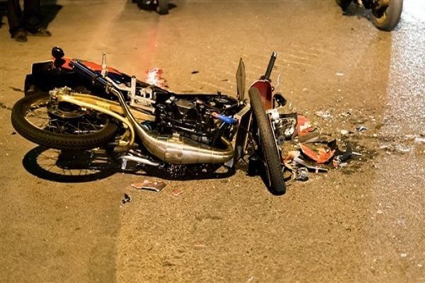 الحديدة... زينبية تدهس صاحب دراجة نارية وقسم الشرطة يقوم باحتجازه