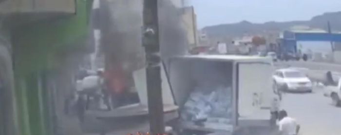 صاحب بنشر يتسبب بإشتعال النيران لسيارة مارة في طريق خولان