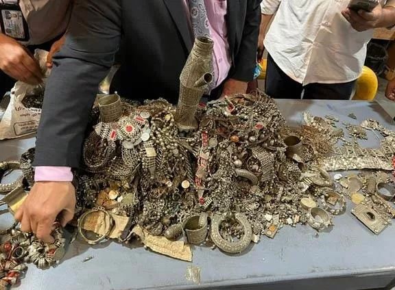 إحباط مطار القاهرة عملية تهريب حليّ أثرية قادمة من اليمن