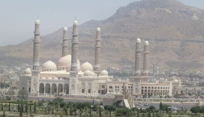 مليشيا الحوثي تنهب مساحة من أرض مسجد الصالح