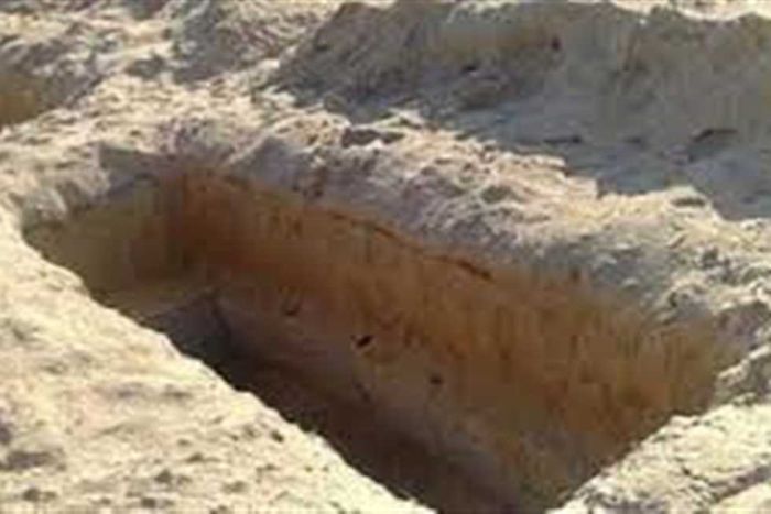 لسرقة عمود فقري ..عصابة تنبش قبرًا عمره 30 عامًا في تعز