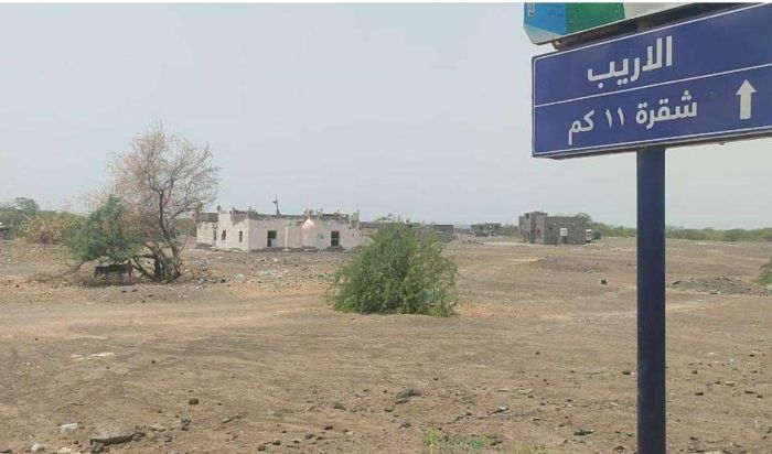 سكان قرية في ابين تشكو انعدام المياه الصالحة للشرب
