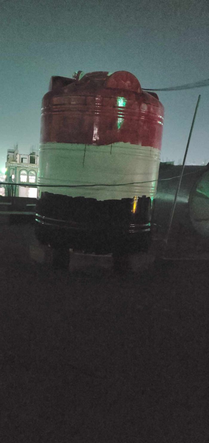 احتفاءً بثورة 26 سبتمبر.. مبادرة لتزيين خزانات المياة بالعلم الجمهوري