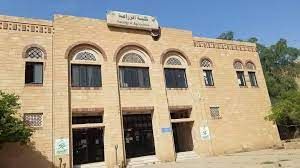 أستاذ جامعي يُطرد من منزله.. من مآسي قطع عصابة الحوثي للرواتب