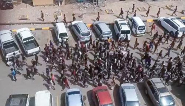 اشتباك افريقي في عدن و مقتل لاجئ وإصابة آخرين