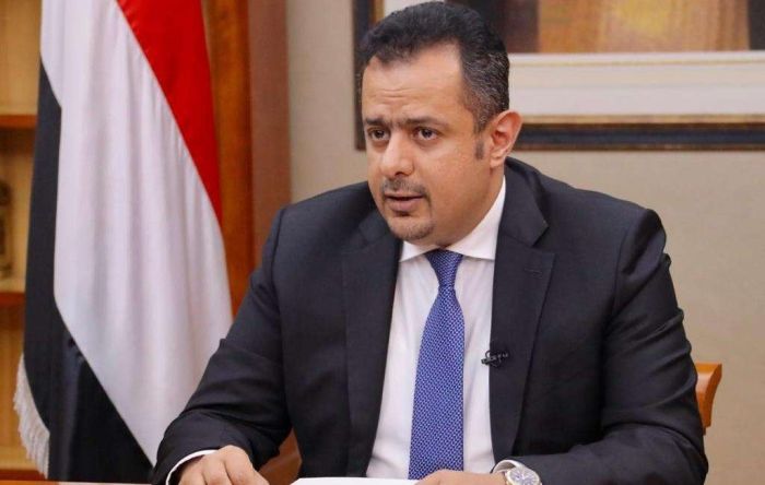 خلافات داخل حكومة معين عبدالملك بشان نقل الرواتب إلى البنوك الخاصة