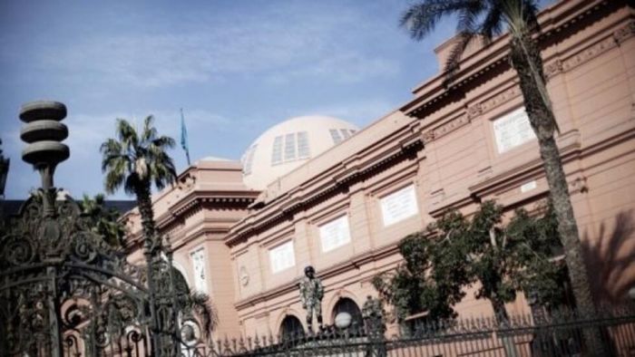كشفتها استغاثة حواس والقاهرة تتحرك، سرقة قطع أثرية مصرية من متحف لندن