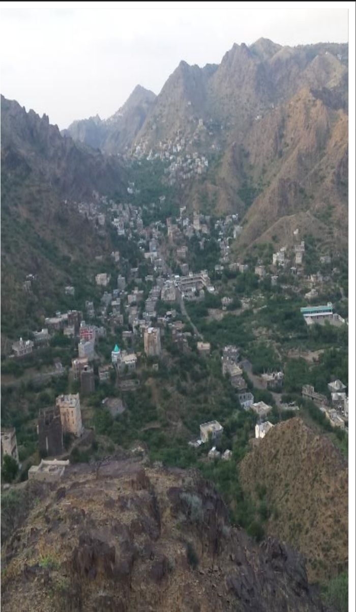 الحوثي يقصف قرى بمقبنة ومدرسة في الصلو