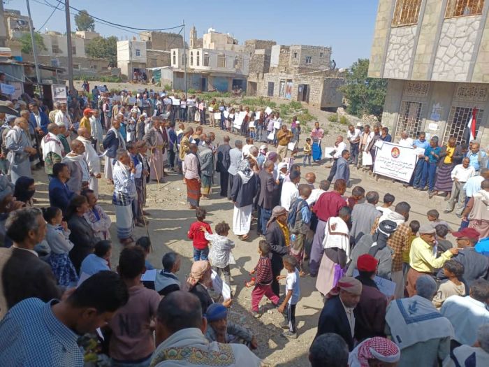 تعز: معلمو مشرعة وحدنان يعلقون الإضراب تعاطفا مع الطلاب