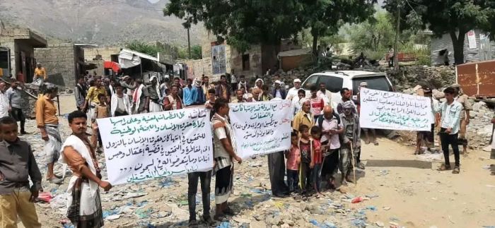  احتجاج أبناء المقاطره على الجبولي لإطلاق سراح 25 معلما من سجونه