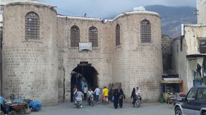 مدير قسم صينة يستولي على مكتب البريد ويتخده معتقَلًا لابناء باب موسى