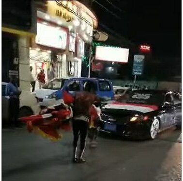 الحوثي يهاجم 26 سبتمبر ومليشياته تعتدي على المواطنين المحتفلين بها والجماهير تصرخ: "لا ملكية لاحوثية بعد اليوم"