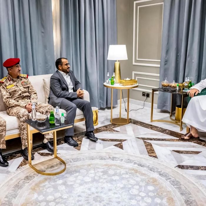 مليشيا الحوثي تُفاوِض الرياض على رواتب بكشوفات مزورة