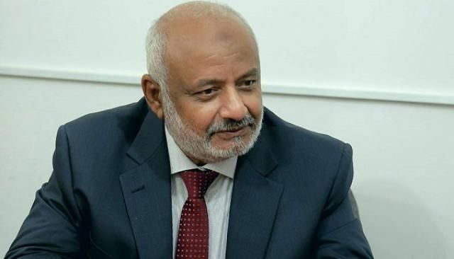 محافظ الحديدة مخاطبًا الرئيس العليمي: سئمنا الوقوف على الأبواب والتهميش