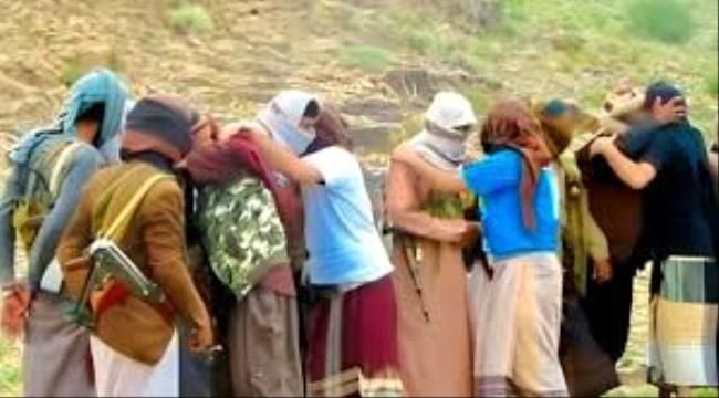 مليشيات الحوثي تُفرج عن 13 عنصراً من تنظيم القاعدة
