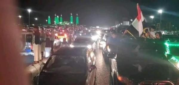 مليشيا الحوثي تحقق مع محتفلي سبتمبر وتشترط خضوعهم لدورات طائفية قبل الإفراج عنهم بضمانات