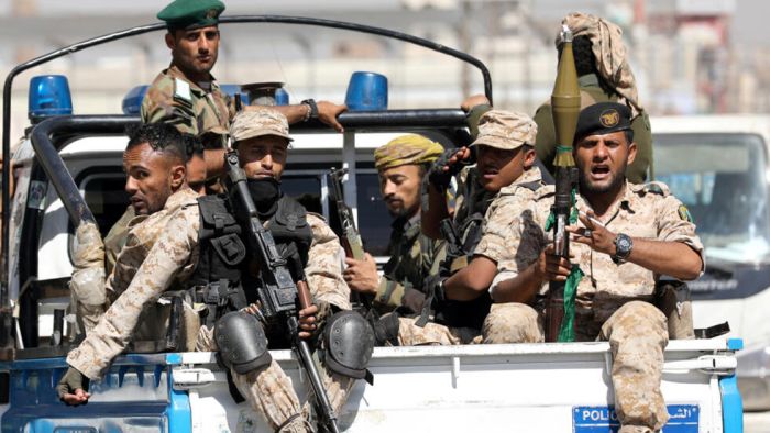 شعارات مناهضة لعصابة الحوثي تتسبب باعتقال  20 مواطنًا جنوب صنعاء