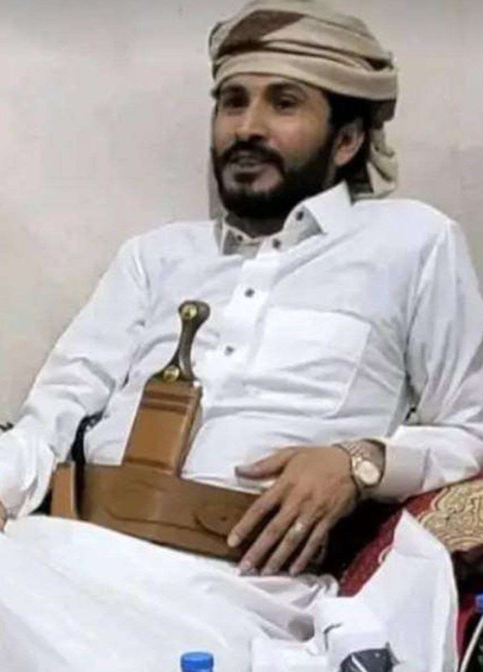 عصابة الحوثي الارهابية تقتحم منزل الشاعر الجرموزي وتعتقله بصنعاء