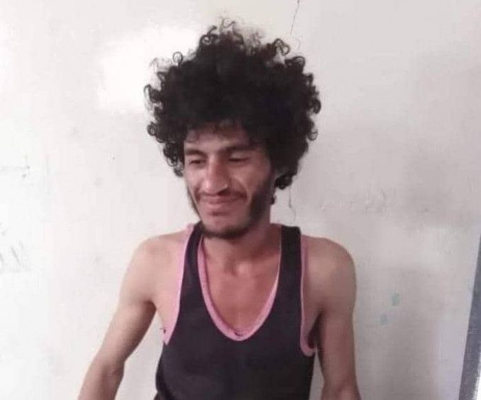 قتل والدته وأخته وأصاب والده في جريمة بشعة بإب