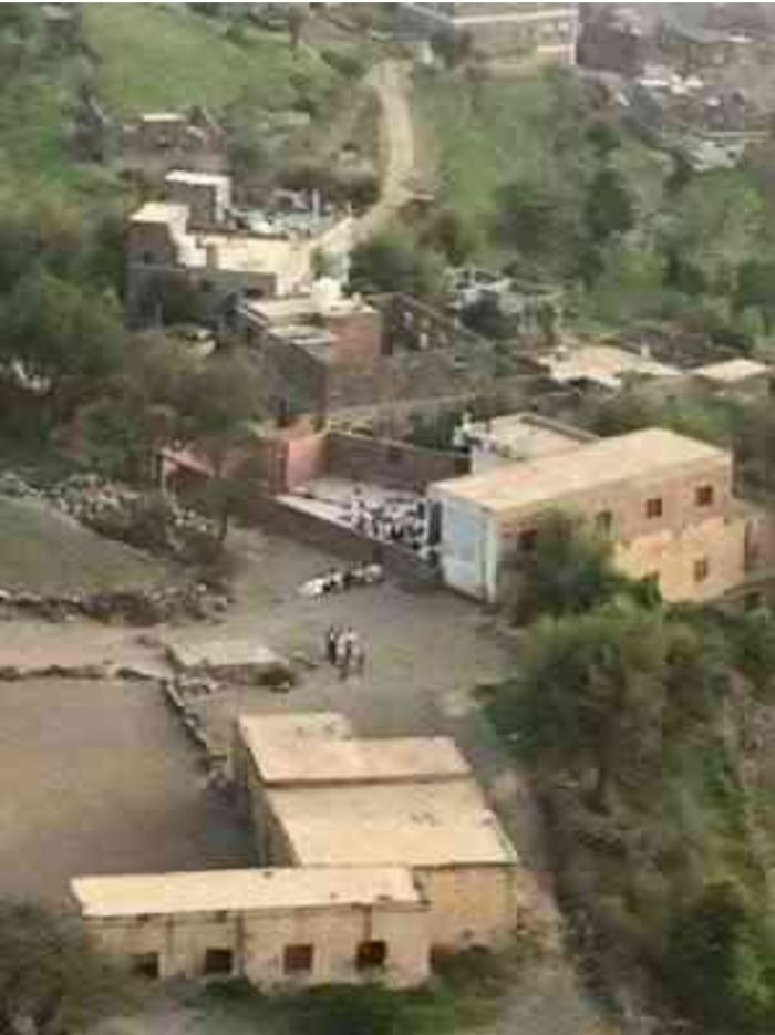 عصابة الحوثي الإرهابية تنهب آثار ذهبية في جبل المجاعشة بمديرية شمير بمحافظة تعز