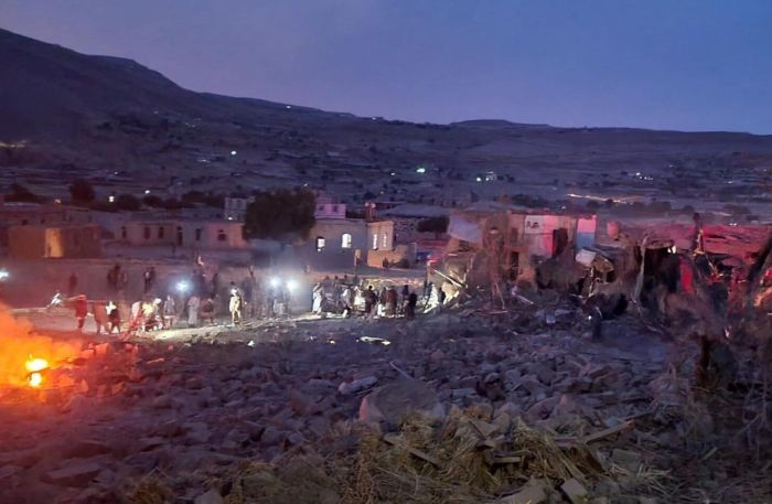 انفجار مخزن بارود لقيادي حوثي يسفر عن مقتل وإصابة 74 شخصا بعمران