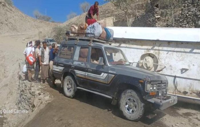 انقلاب شاحنة في عقبة مكيحل تغلق طريق القبيطة
