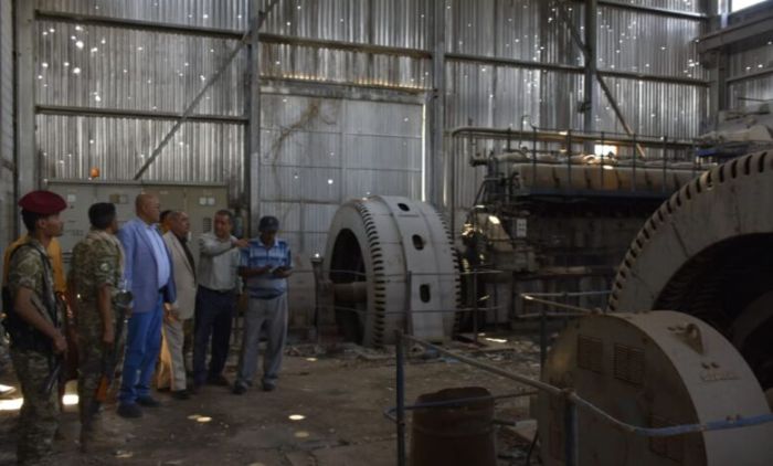 مستثمرون إخوان  يدفعون بناشطين لإيهام أبناء تعز بعودة الكهرباء الحكومية من محطة عصيفرة