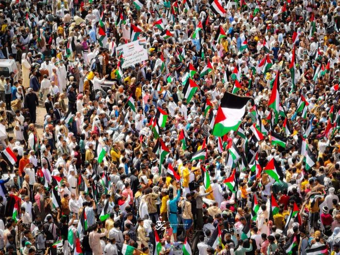 تعز : احتشاد الآلاف من المتظاهرين احتجاجًا على العدوان الإسرائيلي