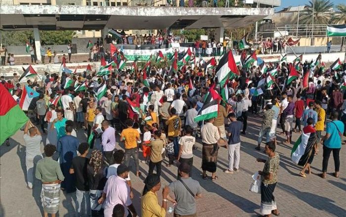 إحتجاجات في عدة محافظات يمنية تنديدًا بجرائم الإبادة الإسرائيلية بحق الفلسطينيين في غزّة