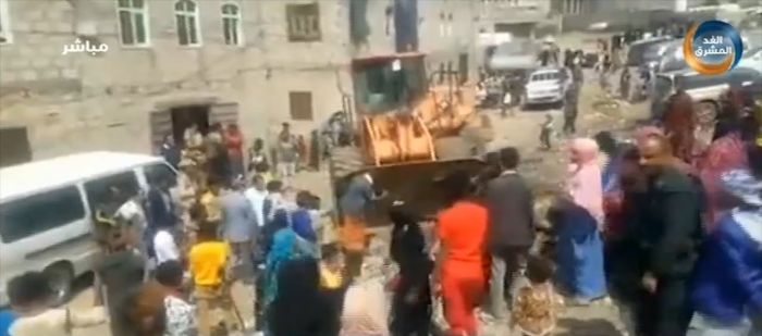 مليشيا الحوثي تعيد المهمشين الى بيوت من الصفيح والكراتين