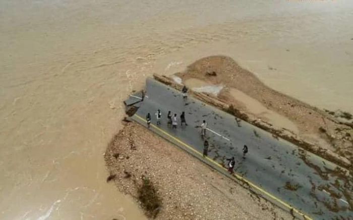 أبرزها الخط الدولي.. أضرار بالغة في المهرة جراء إعصار تيج