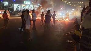 "احتجاجات ليلية غاضبة في عدن تنديداً بتزايد انقطاع التيار الكهربائي"