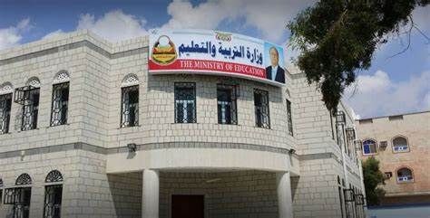 وزير التربية يقيل فاسدا من المكتب الفني وناشطون يطالبون باحالته الى نيابة الاموال