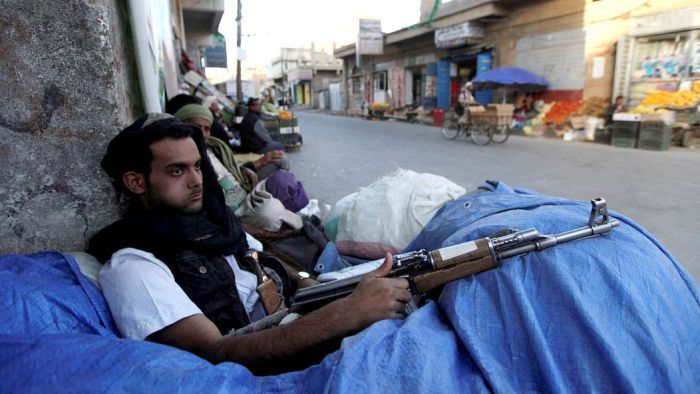 في ظل مؤشرات محلية ودولية..  أطراف الصراع في اليمن تستعد للهروب نحو "حرب جديدة"