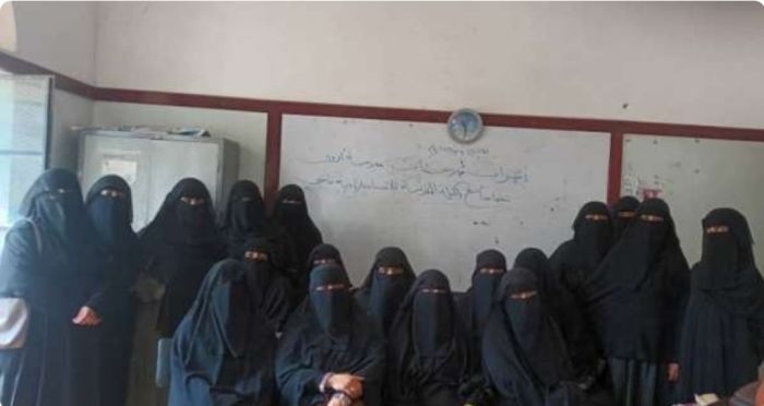 معلمات في إب يضربن عن التعليم إحتجاجًا على إرهابي حوثي