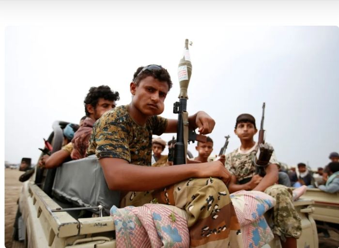 عصابة الحوثي الإيرانية توهم الشباب في إب الالتحاق بمعسكرات تدريبية من أجل فلسطين