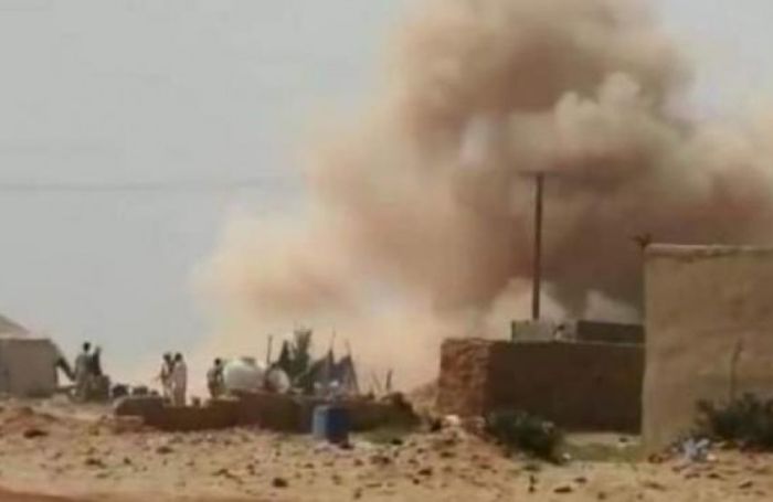 عصابة الحوثي الإيرانية تستهدف مواقع قوات العمالقة غرب حريب