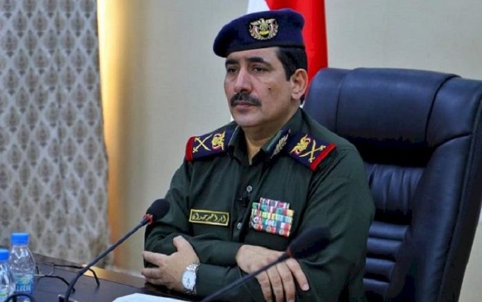 بينما الحوثي يحشد لمأرب: حزب الإصلاح منشغل بأخون المحافظة وترقيات عناصره