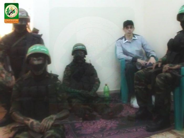 وحدة الظل .. والصهاينة يتوسلون للعالم انقاذ أسراها