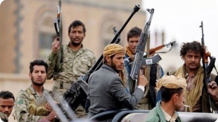 عصابة الحوثي تطالب باعادة جمركة شاحنات نقل كشرط لعملها بميناء الحديدة
