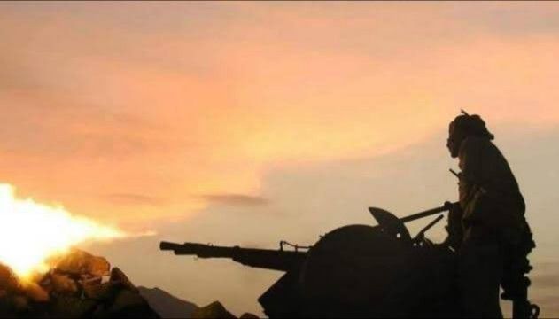 اندلاع اشتباكات عنيفة مع عصابة الحوثي بضباب تعز