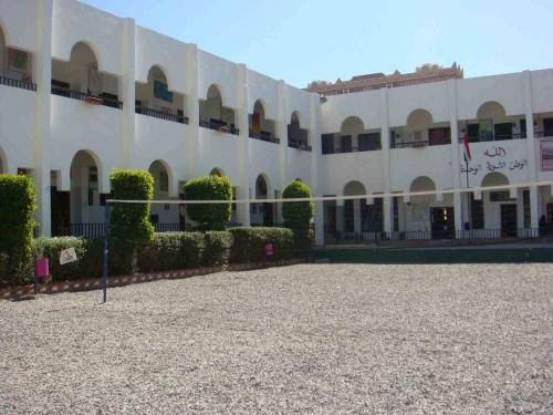 مديرة مدرسة بصنعاء تحبس طالبات في الحمامات لامتناعهن عن دفع جبايات شهرية للحوثي